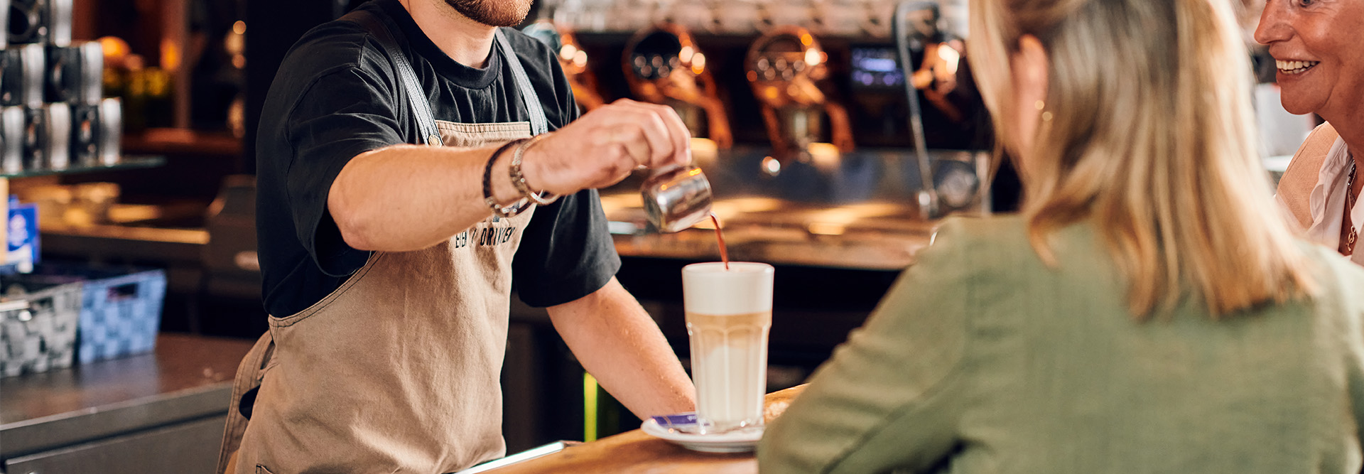 1.4.4.desktopheader-koffierecepten-DEAC-Koffie-Experts_1920x667.jpg