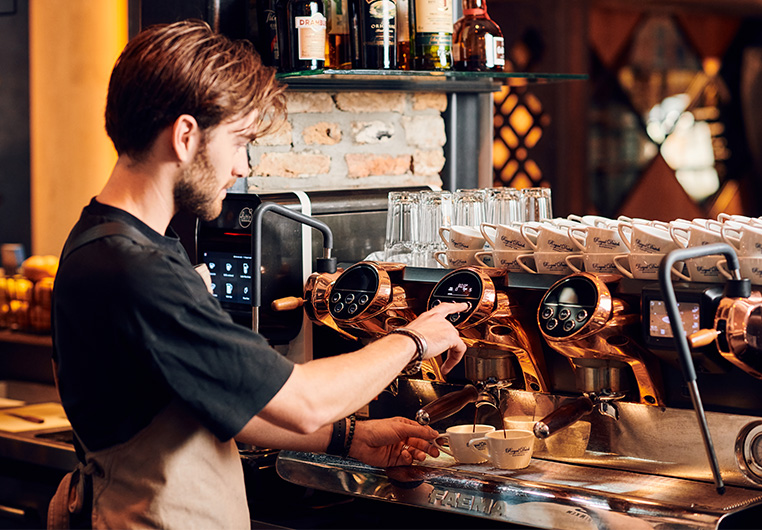 1.3.mobileheader-machines-DEAC-Koffie-Experts_762x530NEW.jpg