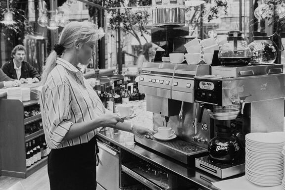 onze-geschiedenis-filterkoffie-zwart-wit-V2-1200x800.jpg