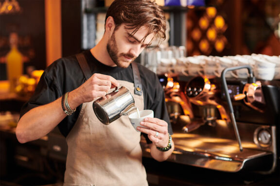 DEAC-koffie-experts-barista-1920x1280.jpg